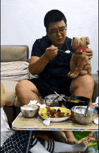 搞笑GIF:隻會扭腰,姑娘需要我教教你嗎