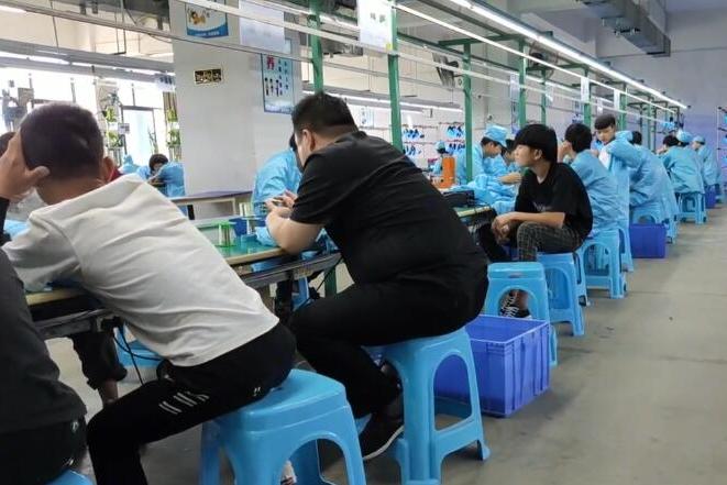 深圳打工:工厂里上班无人管,还有人在玩手机,这种厂你想来吗?
