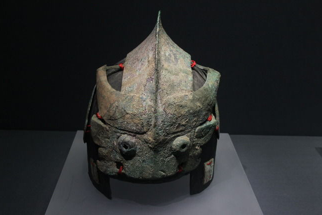 从出土文物说先秦甲胄:你们西周高富帅,就穿这个水平盔甲?
