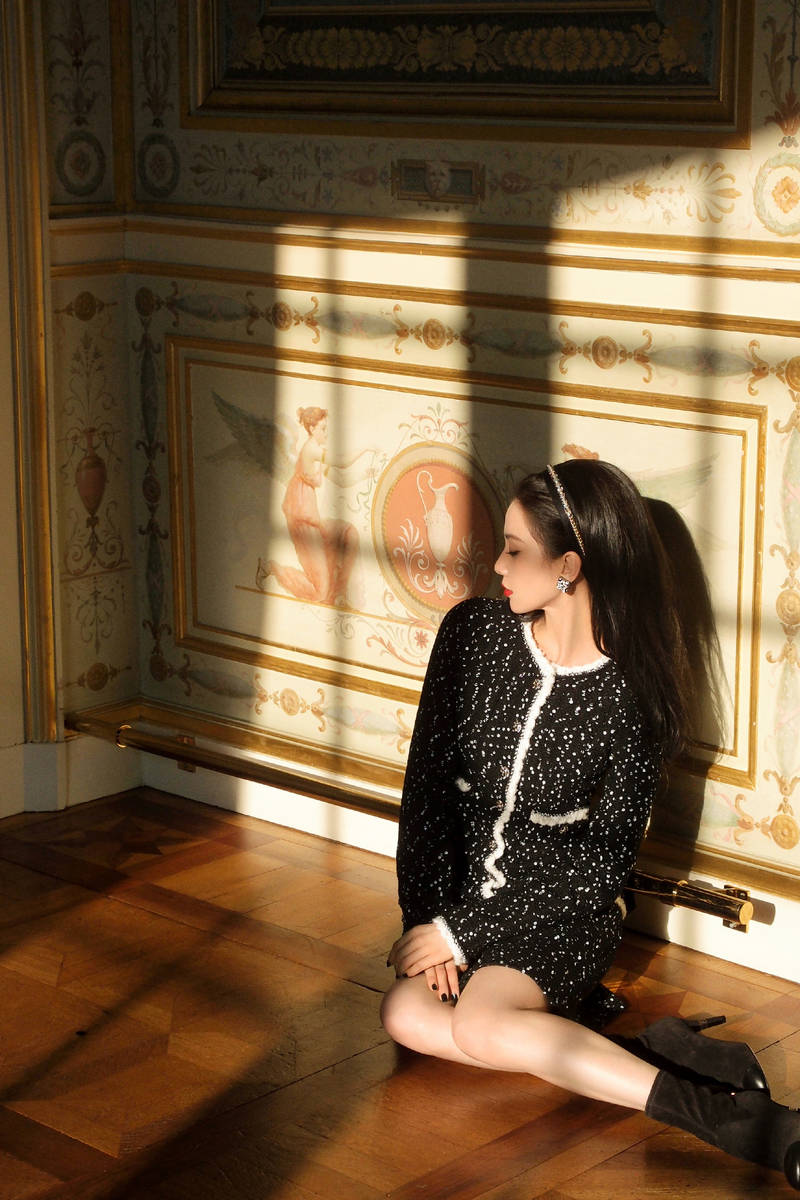 刘诗诗黑色亮片裙展现法式柔情 优雅自信红唇吸睛