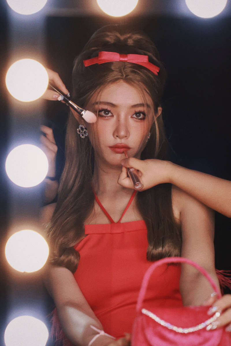 粉红人间芭比！许佳琪上海时装周后台照公开