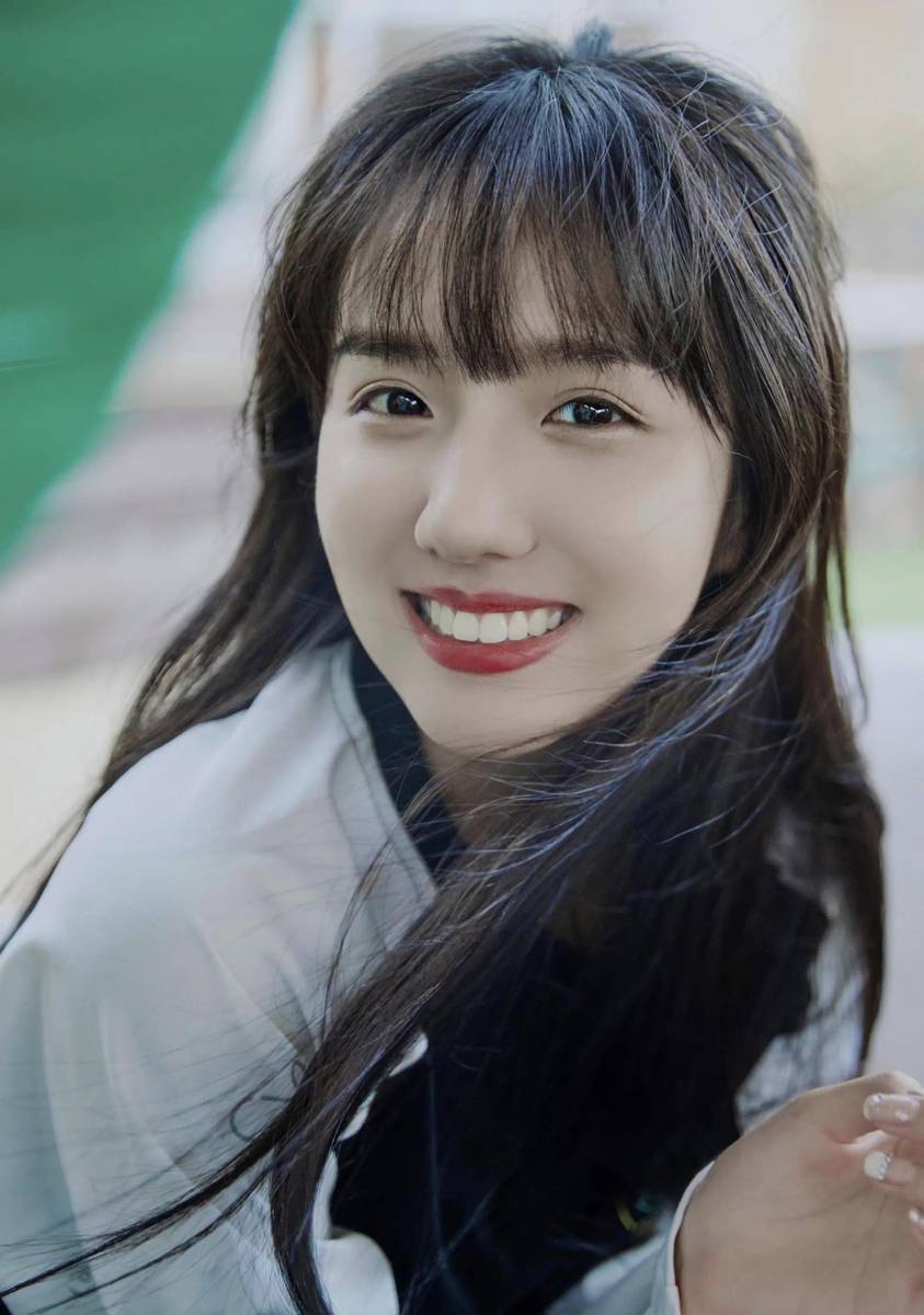 苏晓彤时尚写真：呆萌可爱、甜美靓丽