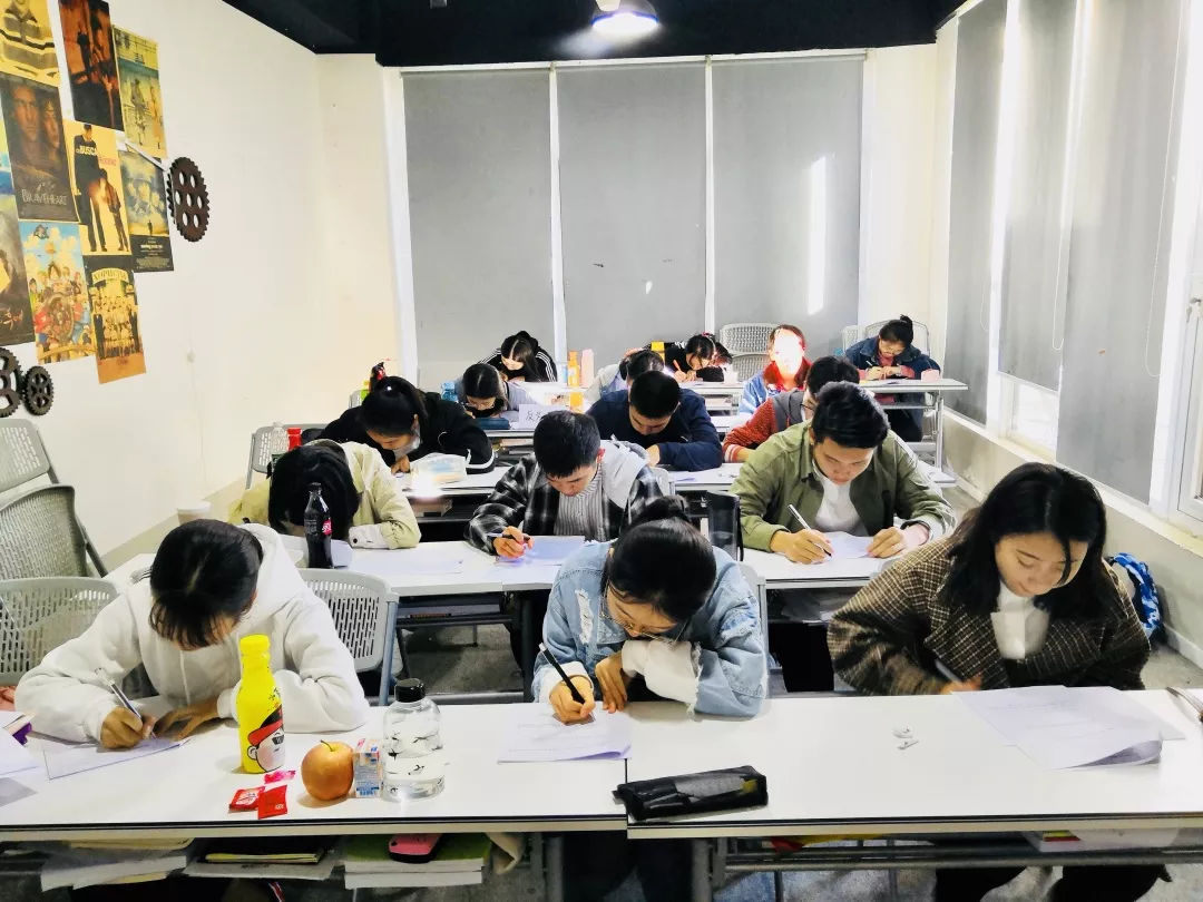 高中生@文笔不好的高中生能选择编导艺考专业吗