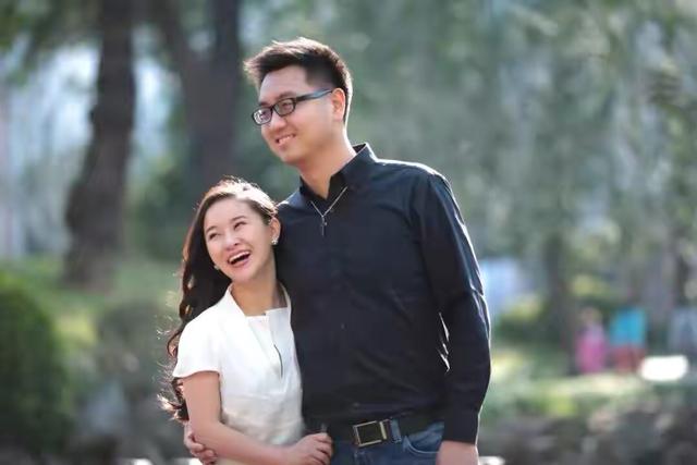 原创从震中被"扒"出来!廖智失去双腿和女儿,被离婚后新老公太宠她