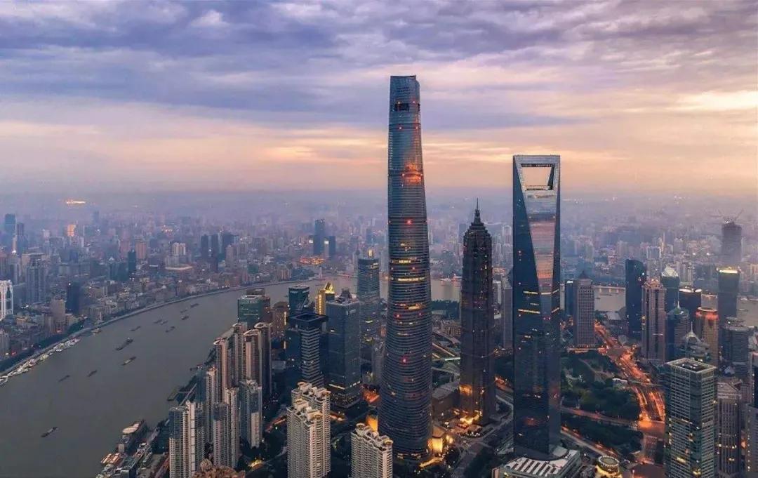 放眼全国,顶尖的cbd都位于顶尖的城市,比如香港中环cbd,上海陆家嘴cbd