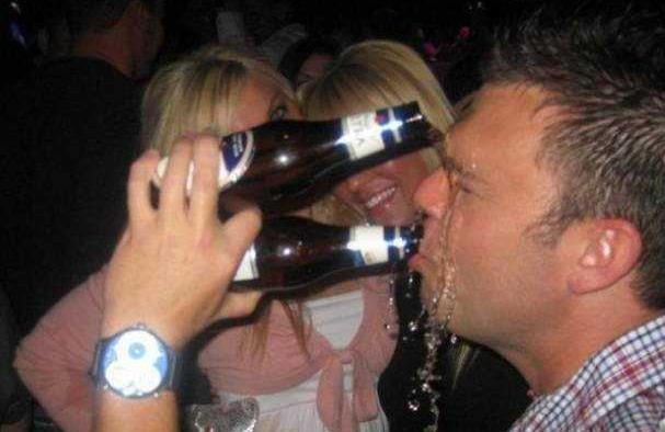 果体女人坐在石头上猜一成语_木猜一成语疯狂看图(2)