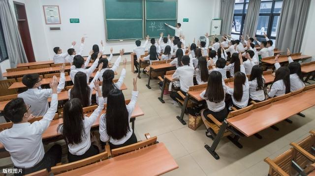 隐藏在大城市的野鸡大学，周边名校太多，学校根本不起眼