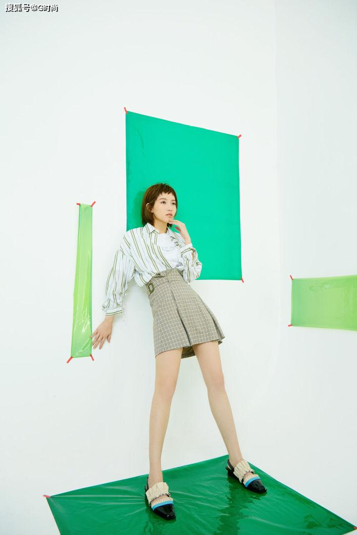 白色一个夏天都美妙，因为格纹裙够经典、够百搭穿对了格纹裙