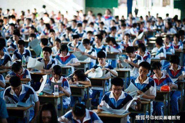 『高考』曾经说高考比想象中简单，如今过得怎么样1977年北京高考女状元