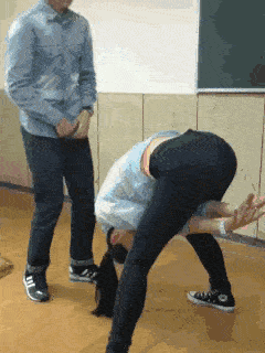 搞笑gif:媳妇,你别生气啊,我是真心想和你好好拍视频的!