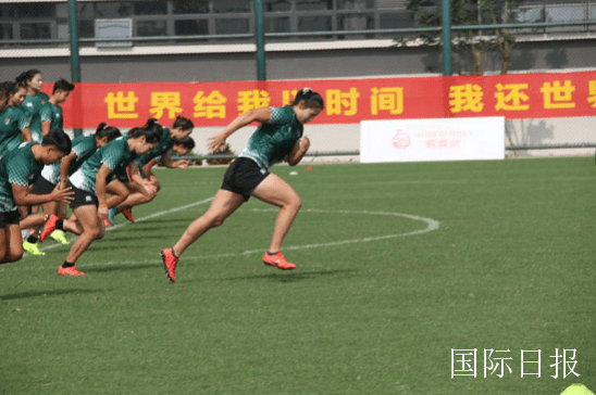 武汉三镇足球俱乐部训练 e65bbc293cc644d389a5ae12deea3076.png