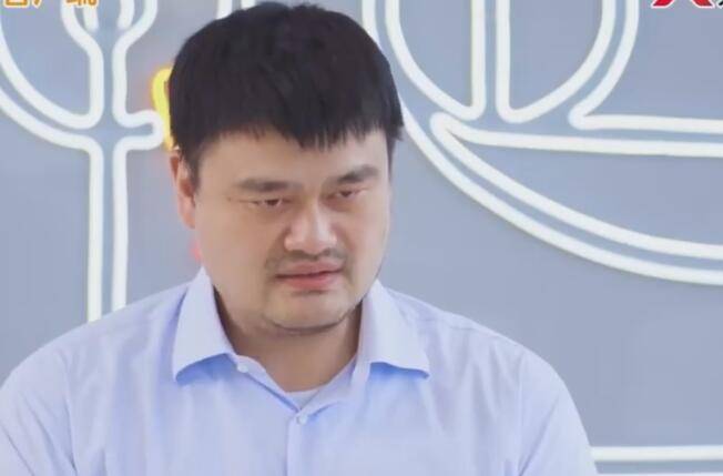 体型比奥尼尔胖?39岁姚明公开吐槽,詹姆斯最可怜,站旁边像1米6
