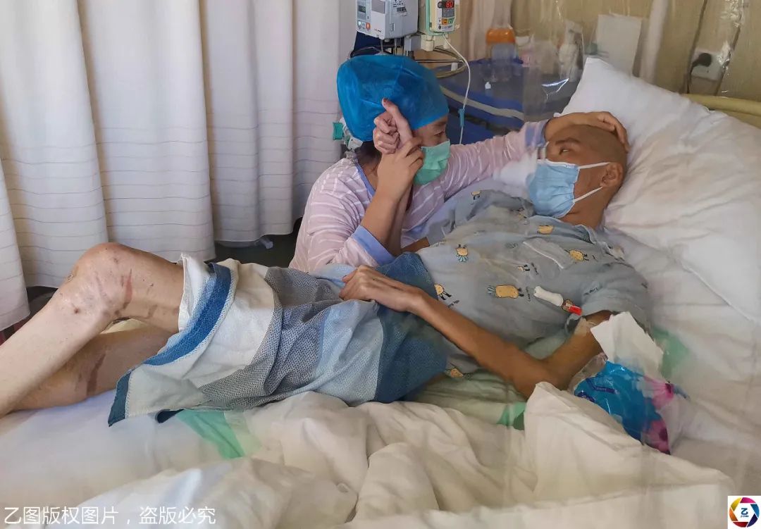 『沈立娜』想拔管去死，妈妈含泪阻止少年身高1.74米移植后瘦到68斤