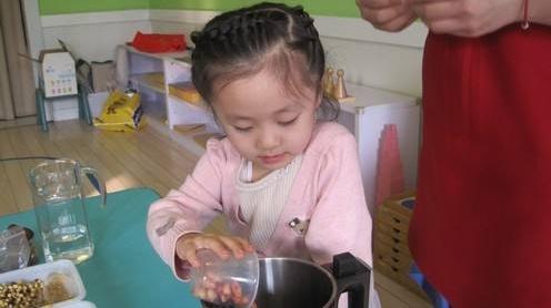 毒饭■不改会后悔2种喂饭方式着实坑娃！医生：别这样给孩子吃毒饭