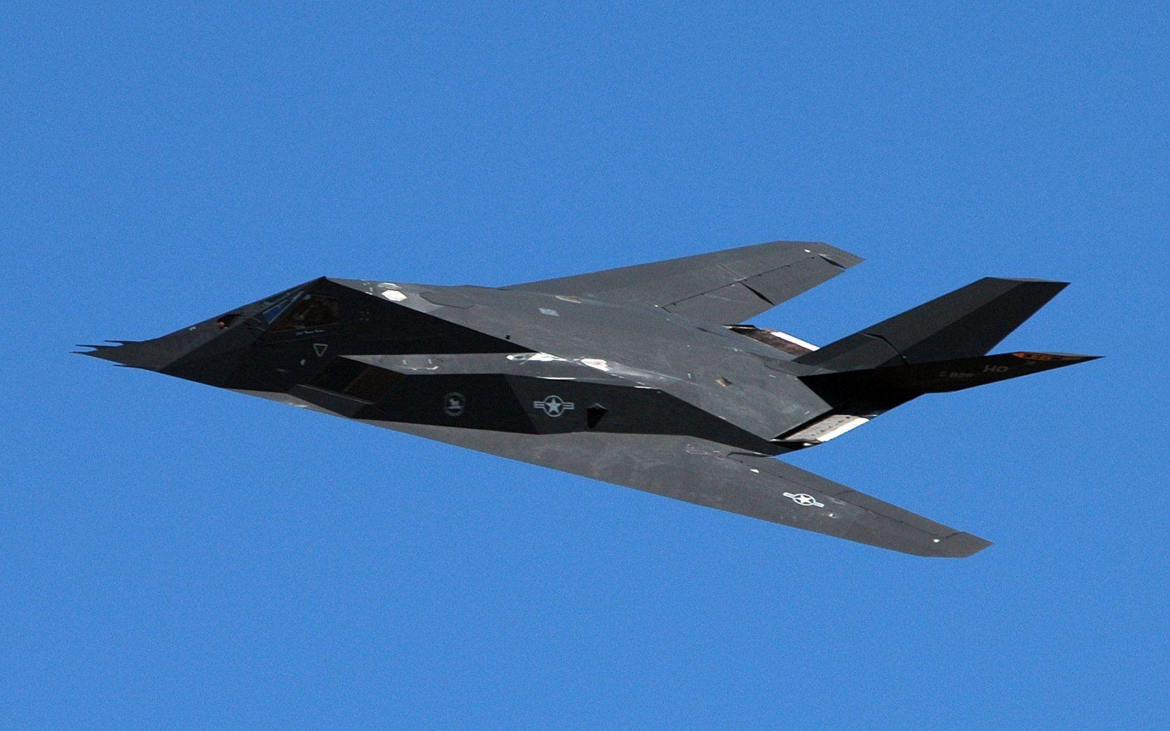 f-117夜鹰隐形战机出现在美国东海岸,老鸟配合美海军测试新战法