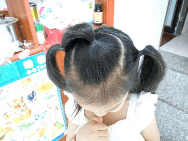 『孩子』宝妈别傻傻不知道婴儿该不该用枕头？如何用枕头有讲究
