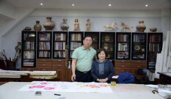 姜卫国走访洛阳市博物馆名誉馆长 王绣