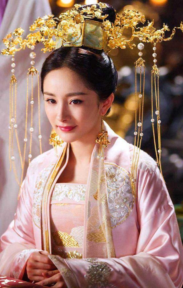 杨幂被誉为娱乐圈第一位古装女神.