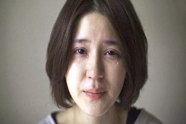原创产妇二胎生下儿子，逗老公说是“女儿”，老公的反应让人心寒