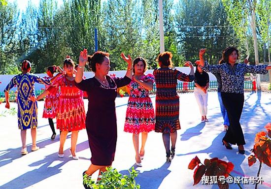 2020年温宿县文旅局和恰格拉克乡政府50余名党员干部与恰格拉克村100