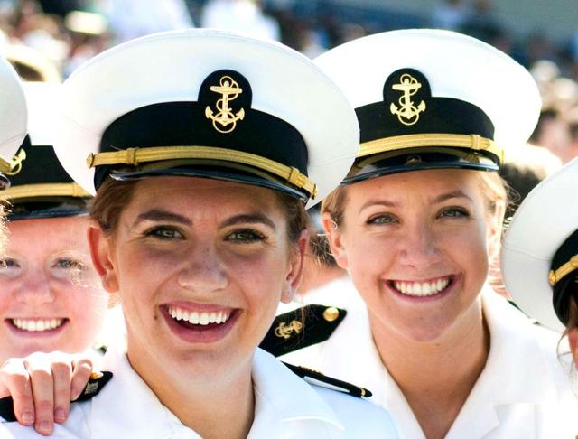 海军的服装为什么是白色的
