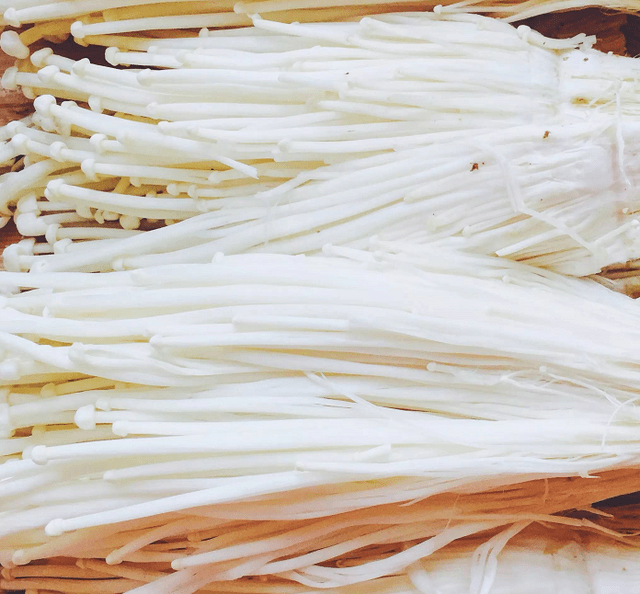 原创天热吃开胃菜大叔教你油泼金针菇香辣味美清爽可口超好吃