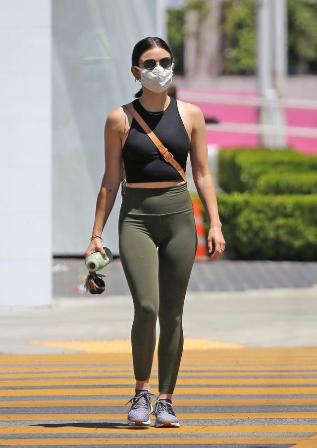 女星露西·海尔现身斯蒂迪奥城,她的气质让人心动