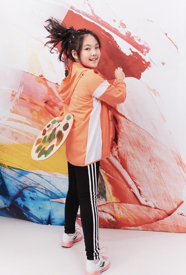 资源11岁就登杂志,近照明显变瘦了李湘女儿王诗龄时尚资源太好了
