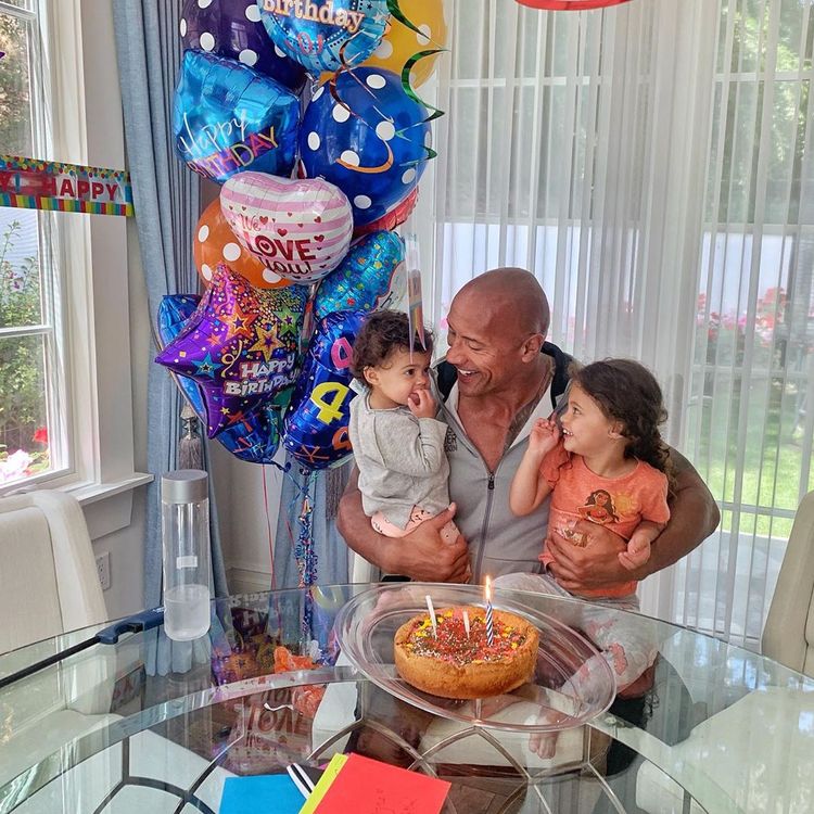 爆肌暖男：TheRock叛逆男孩变好男人！巨石强森肌肉下是好老公又是好爸爸