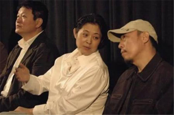 原创倪萍是他亲妹妹，他从小得到母亲偏爱，晚年让妹妹为母亲养老送终