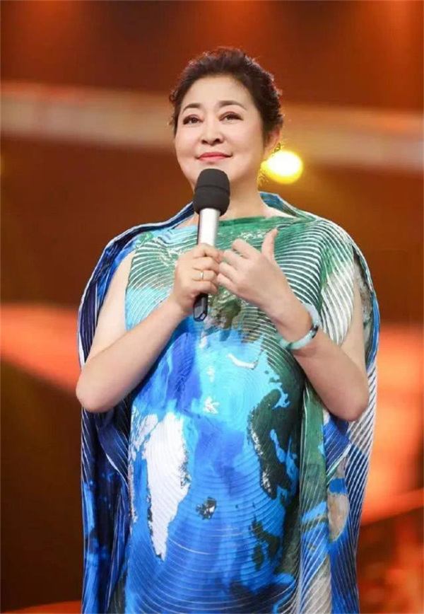 原创倪萍是他亲妹妹，他从小得到母亲偏爱，晚年让妹妹为母亲养老送终