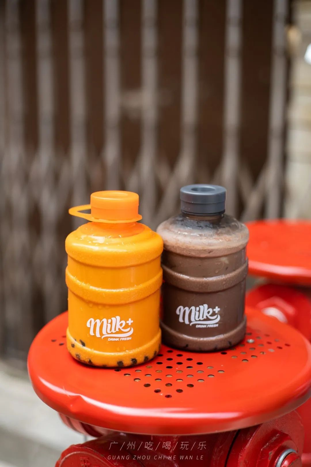 六运这家mini"桶装"泰式奶茶,料多茶浓,没营业就先排队!