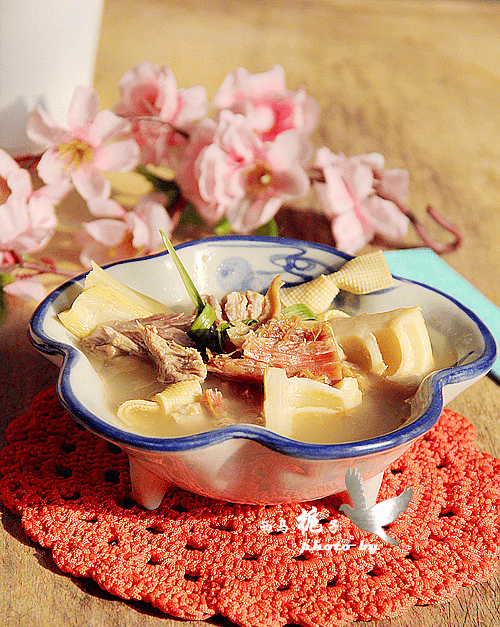 猪脚怎么煲汤才浓白 9633ad5c2e004c3da05b1dd621091c4d.png