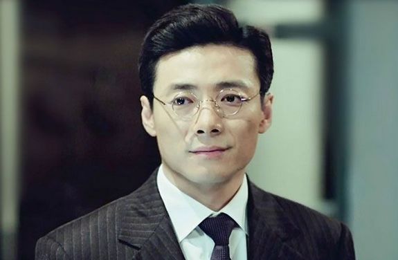 她业余做演员没红，综艺做导师意外走红，很多