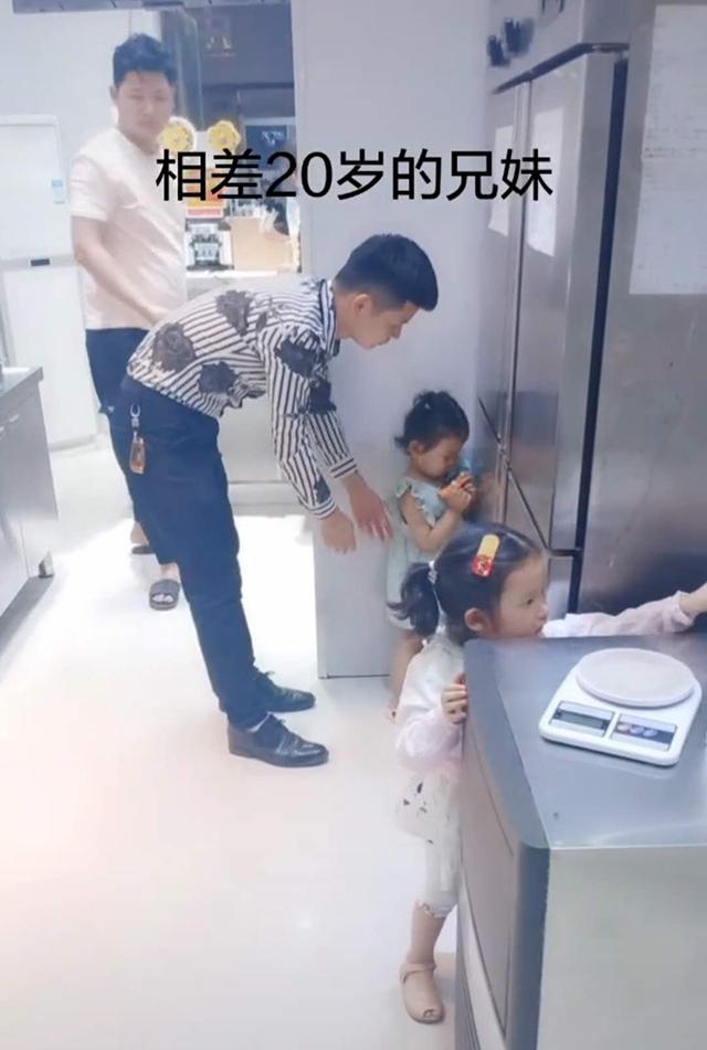 妹妹■妹妹现场与哥哥绝交,网友:女孩吃醋不分年龄哥哥抱了一下妹妹的“闺蜜”
