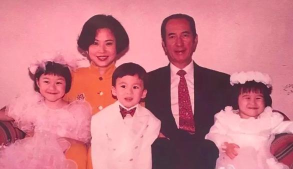 何鸿燊儿子何猷君老婆 7bdad56cdd0d4e3dbd1c2bd494455203.jpeg
