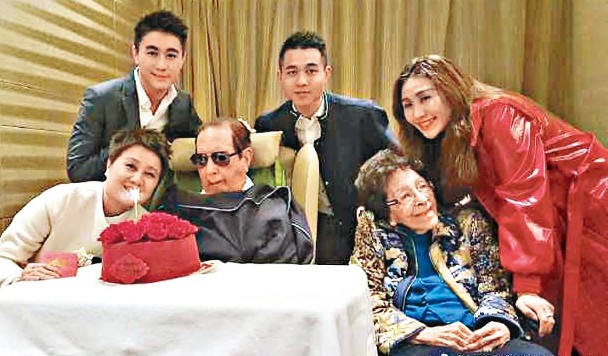 「回港」奚梦瑶带儿子回港见爷爷，四太一家已到医院传赌王何鸿燊已处于弥留状态