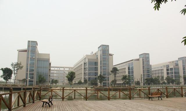 成都职高学校排名_成都中和职高学校图片(3)