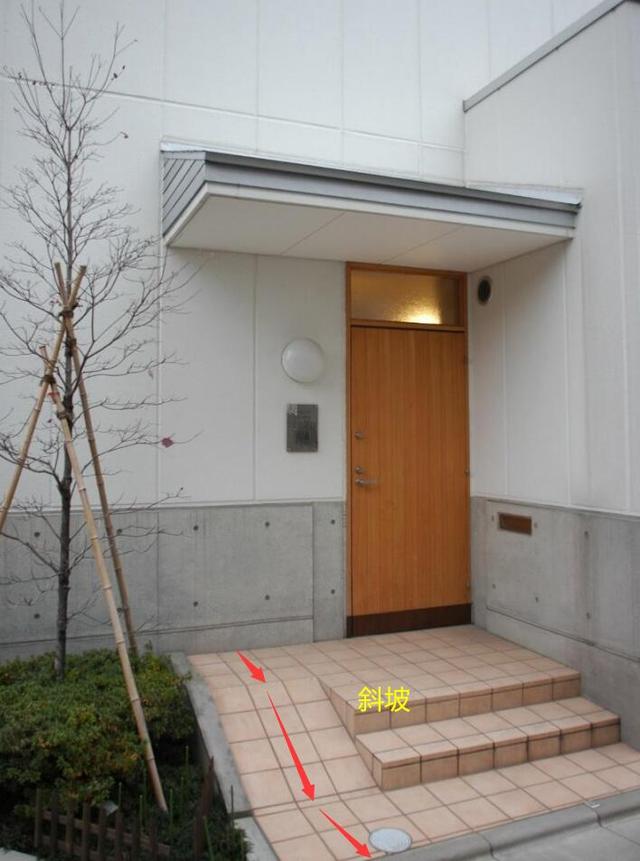 日本人装修太聪明了,入户门前台阶砌斜坡,为啥国内不?