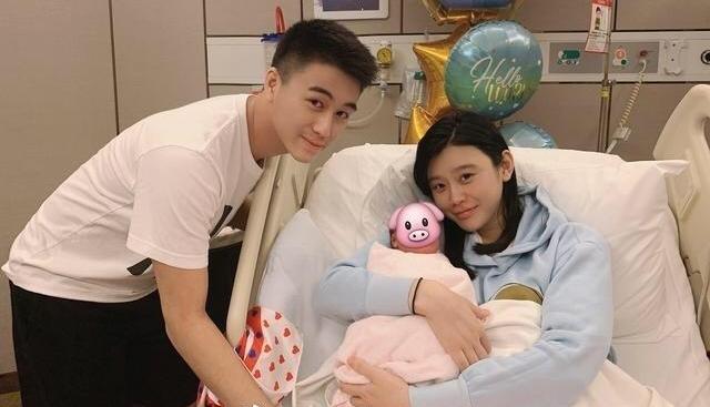 上午辟谣，下午去世，赌王何鸿燊走了！四房子