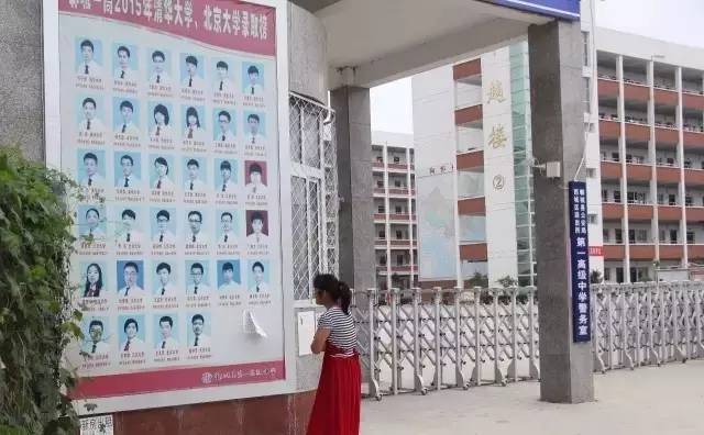 衡水中学举办成人礼！父亲的一张照片让无数高中生泪奔...
