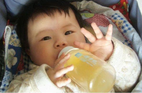 「忠告」千万别碰3种辅食，越养越弱忠告：孩子三岁前