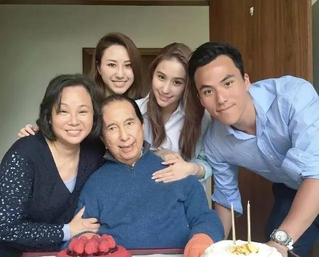 三太陈婉珍是在二太和赌王结婚28年后,1985年完婚的.