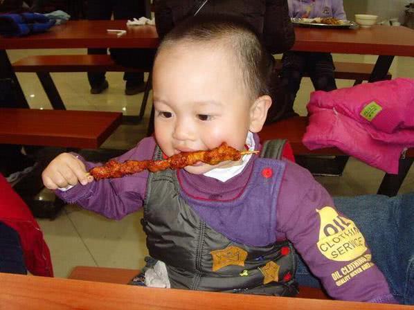 「忠告」千万别碰3种辅食，越养越弱忠告：孩子三岁前