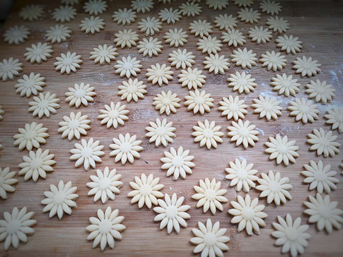 口感|自制健康小零食给孩子，口感松软，一口一个真好吃！儿童节到了