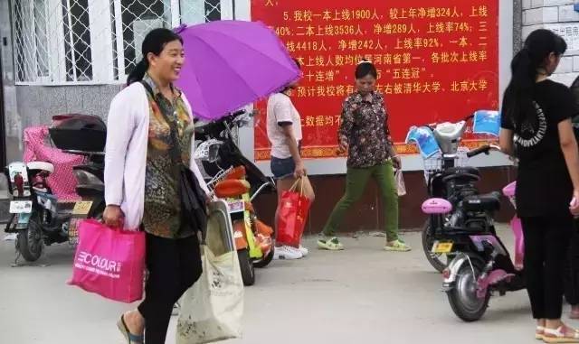 衡水中学举办成人礼！父亲的一张照片让无数高中生泪奔...