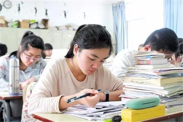 毕业班压力大的不仅是学生，还有家长！家长如何缓解压力？