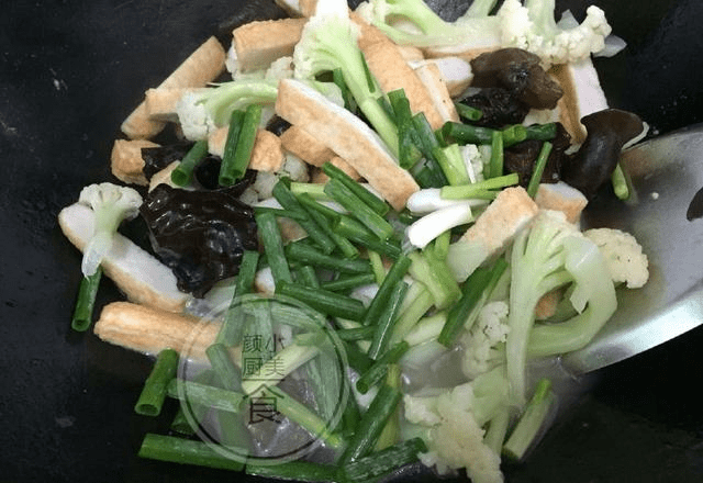 小孩吃的菜怎么搭配营养又好看 ccd5c44b94944a38bdedad0e708f4d53.png