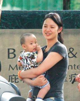 原创周韵15岁成选美冠军29岁和二婚名导假戏真做3年生两子