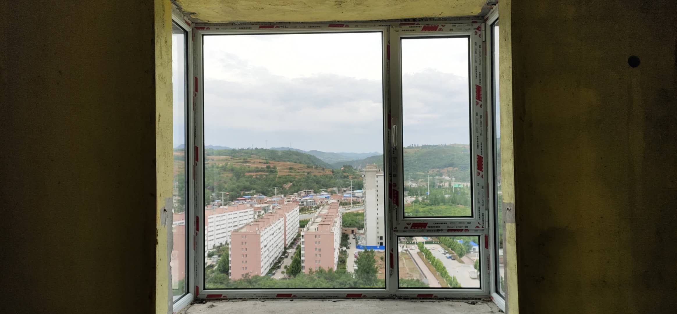 洛阳业主封阳台，千万别用断桥铝做推拉窗，价格不便宜，效果没达到